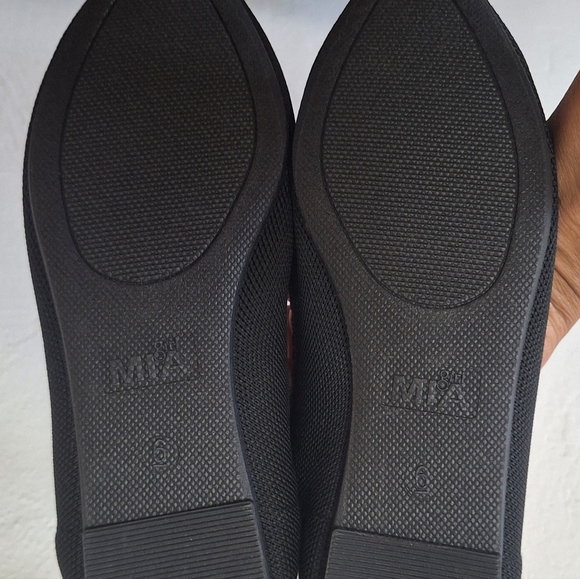 MIA Black Textile Slip-On Bow Pointed Toe Flats Size 6 - Picture 2 of 6